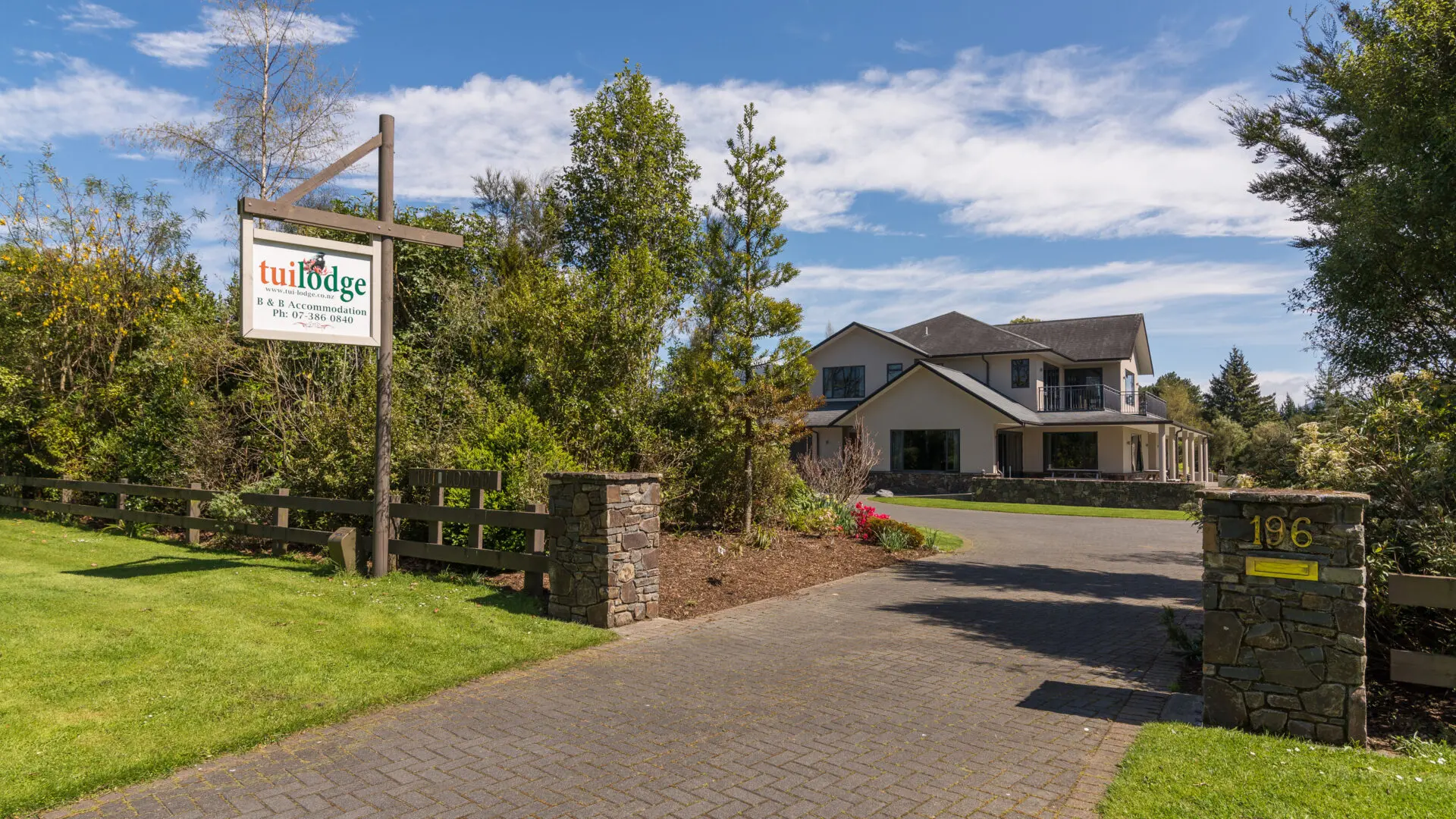 Luxury bed and breakfast, Tui Lodge, 196 Taupehi Rd, Turangi