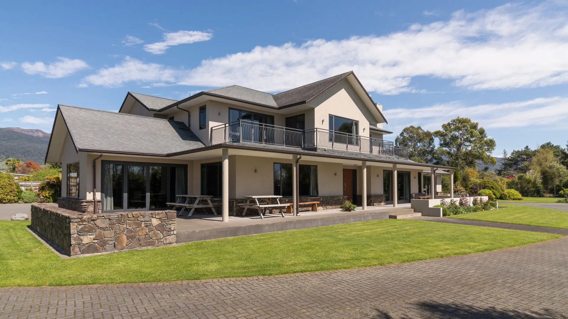Tui Lodge, purpose built luxury bed and breakfast in Turangi